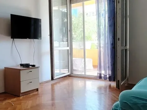 Sale, one bedroom apartment, 49m², Petrovac, Budva - image 2