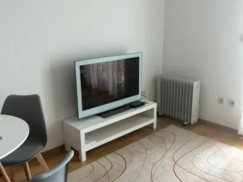 Izdavanje, garsonjera, 30m², Blok 6, Podgorica - image 4