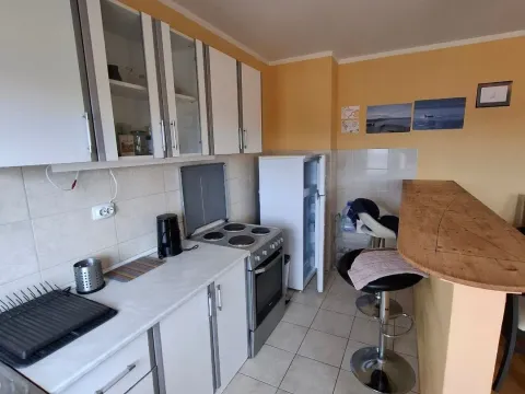 Izdavanje, dvosoban stan, 70m², Dub, Kotor - image 6