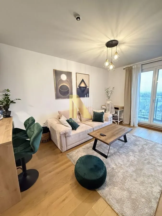 Izdavanje, dvosoban stan, 43m², Bulevar Evrope, Novi Sad Sve Podlokacije