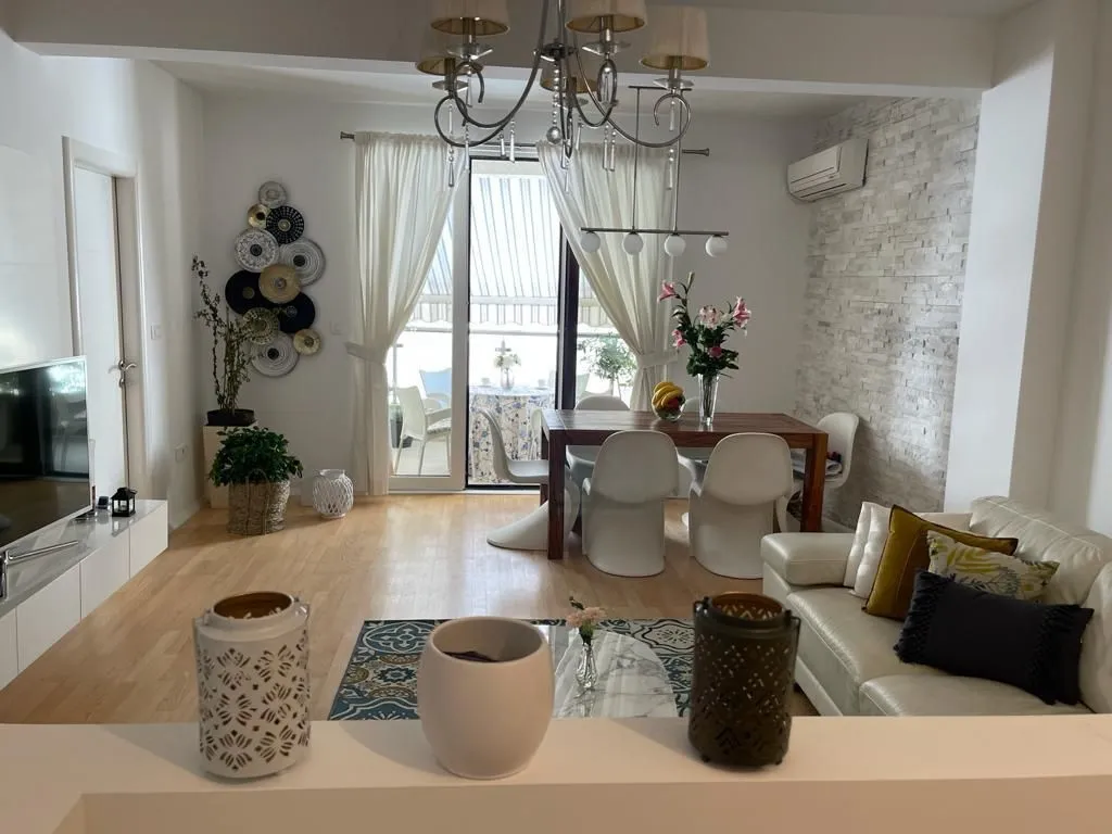 Prodaja, trosoban stan, 91m², Centar, Budva