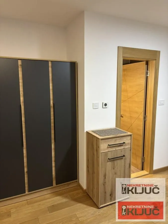 Izdavanje, garsonjera, 28m², Bulevar Oslobodjenja, Novi Sad Sve Podlokacije