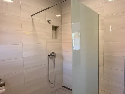 Izdavanje, trosoban stan, 85m², Gradiošnica, Tivat - image 15