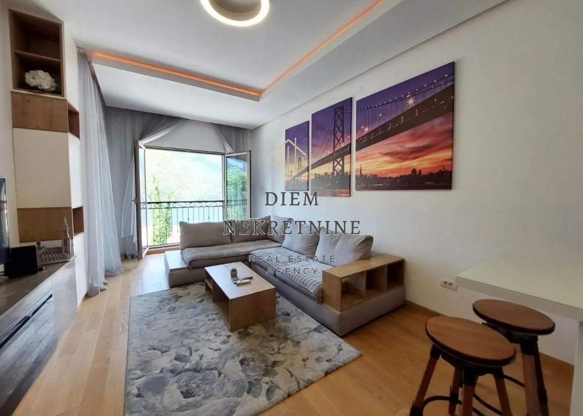 Rent, one bedroom apartment, 57m², Dobrota, Kotor