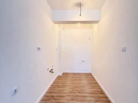 Izdavanje, trosoban stan, 91m², Ilino, Bar - image 7