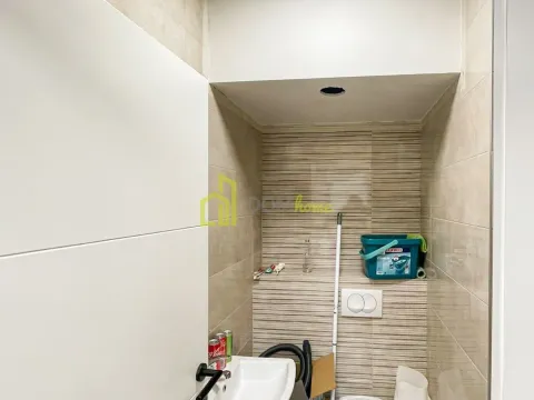 Izdavanje, poslovni prostor, 60m², Centar, Podgorica - image 4