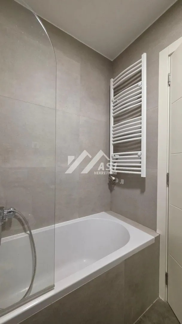 Izdavanje, dvosoban stan, 42m², Rotkvarija, Novi Sad Sve Podlokacije