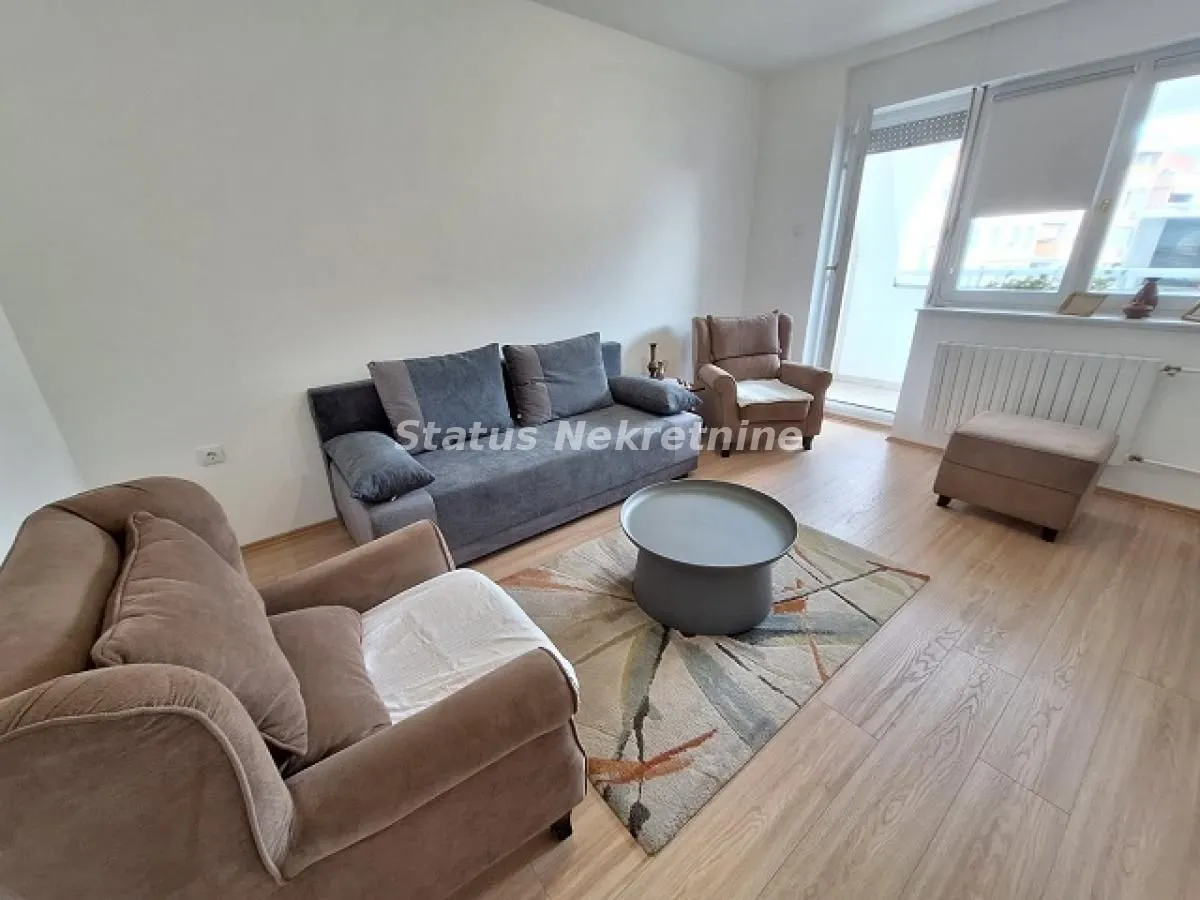 Izdavanje, dvosoban stan, 43m², Centar, Novi Sad