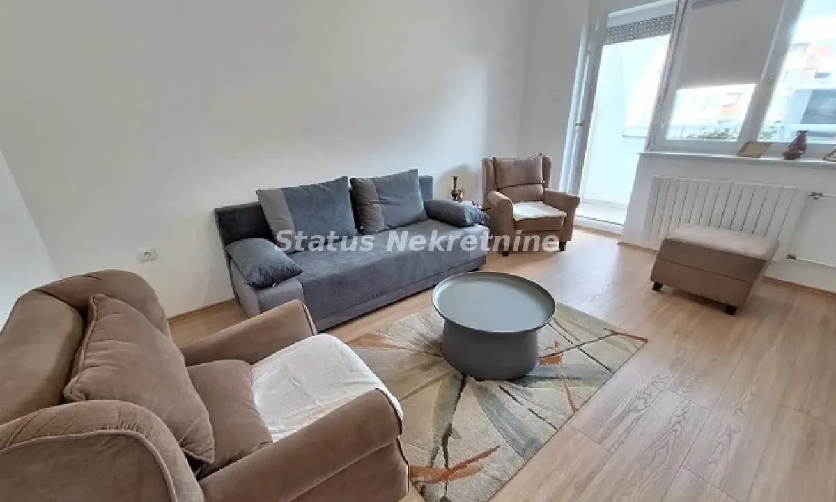 Izdavanje, dvosoban stan, 43m², Centar, Novi Sad