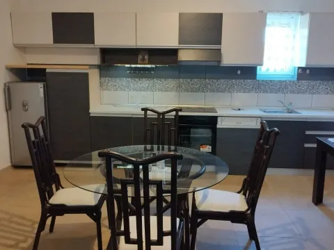 Izdavanje, kuća, 130m², Tološi, Podgorica - image 5