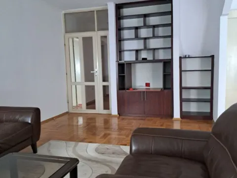 Izdavanje, trosoban stan, 103m², Blok 5, Podgorica - image 2