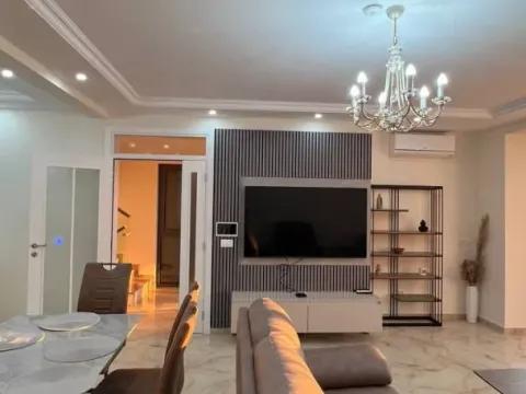 Izdavanje, kuća, 286m², Donja Lastva, Tivat - image 5