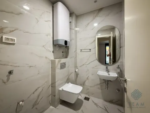 Izdavanje, poslovni prostor, 78m², Kod Capital Plaze, Podgorica - image 11