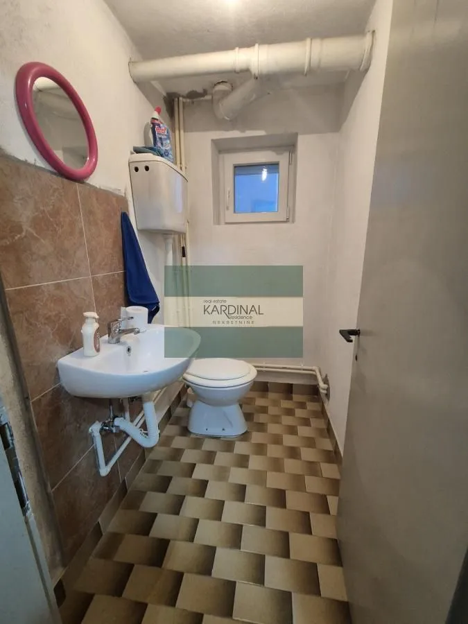 Prodaja, kuća, 379m², Trnava, Jagodina