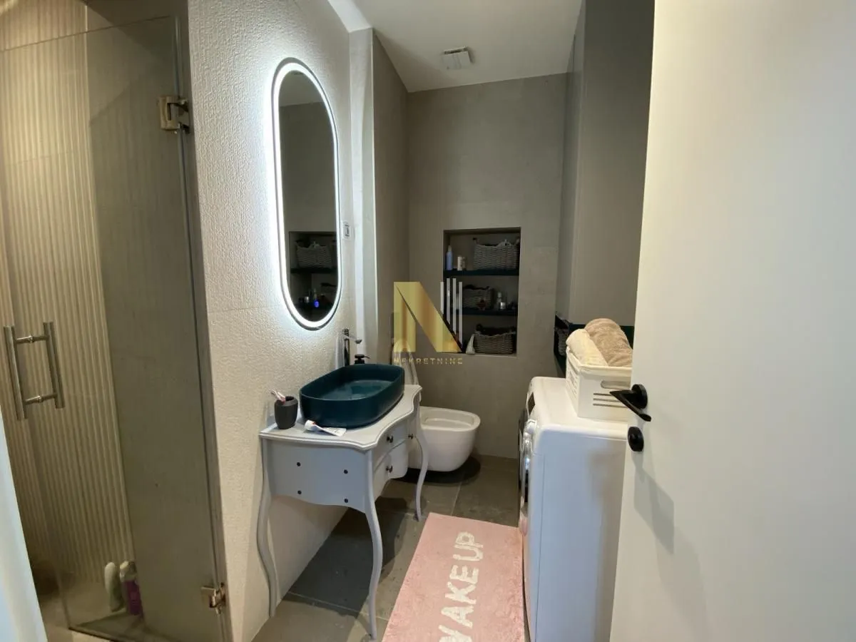 Izdavanje, dvosoban stan, 49m², Centar, Novi Sad