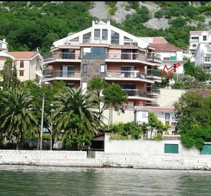 Sale, two bedroom apartment, 90m², Dobrota, Kotor