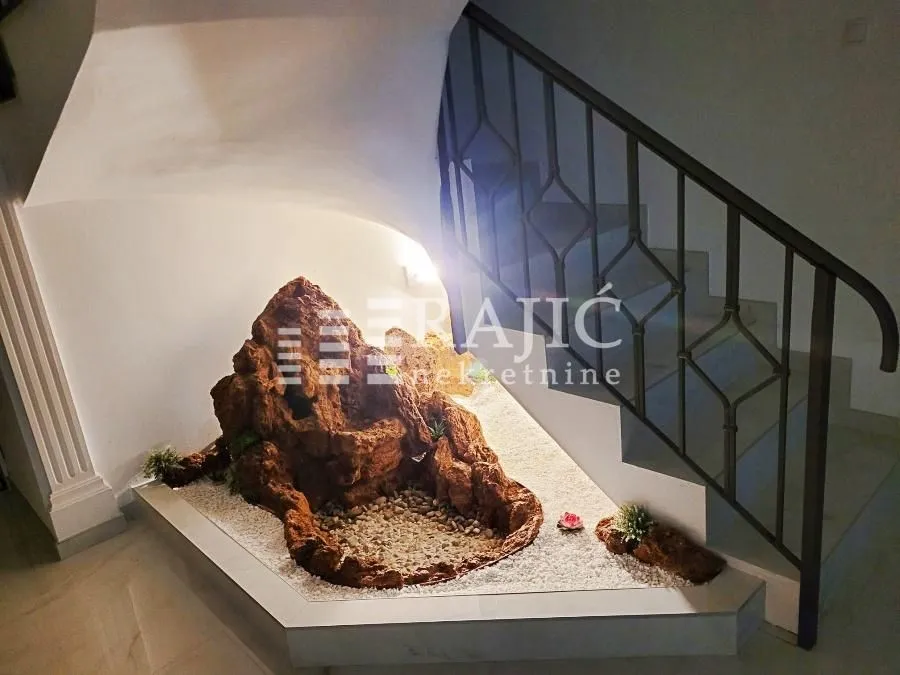 Rent, apartment, 200m², Voždovac Sve Podlokacije, Beograd