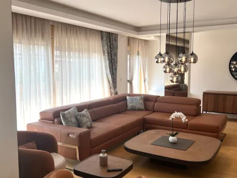 Izdavanje, četvorosoban stan, 205m², Vračar Hram, Vračar Sve Podlokacije - image 13