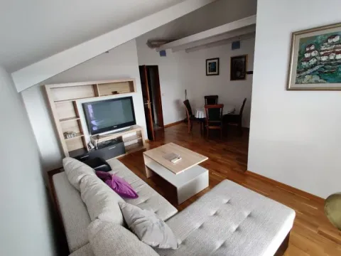 Izdavanje, jednosoban stan, 55m², Pod Kuk, Tivat - image 2