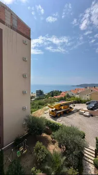Pogled na more i okolinu sa terase objekta. - image 3