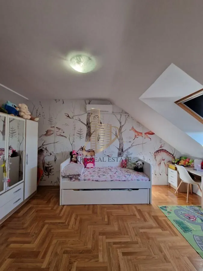 Prodaja, četvorosoban stan, 120m², Nova Detelinara, Novi Sad Sve Podlokacije