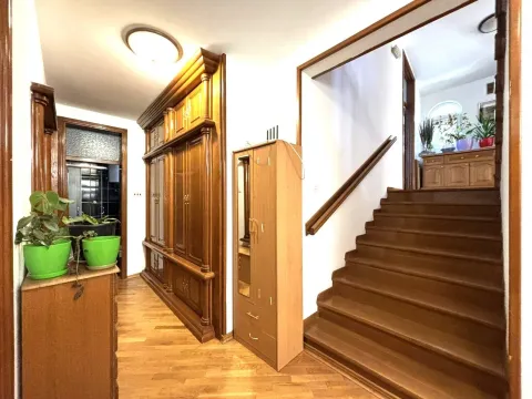 Rent, house, 300m², Zagorič, Podgorica - image 15