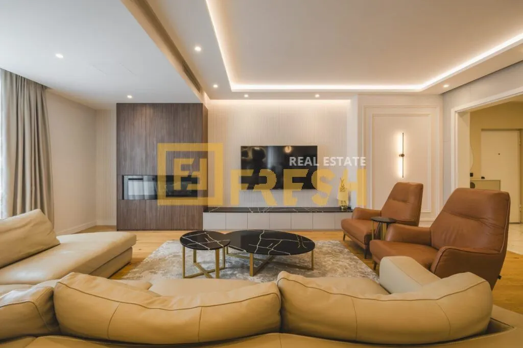 Prodaja, trosoban stan, 149m², Centar, Podgorica