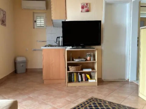 Izdavanje, kuća, 200m², Dobre Vode, Bar - image 5