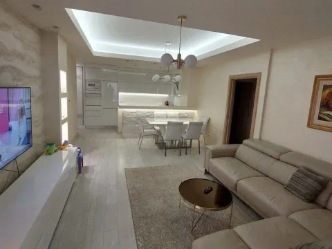 Sale, two bedroom apartment, 80m², Budva, Crna Gora - image 1