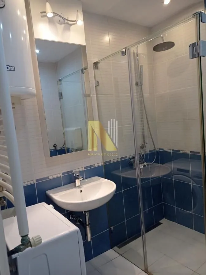Izdavanje, trosoban stan, 82m², Centar, Novi Sad