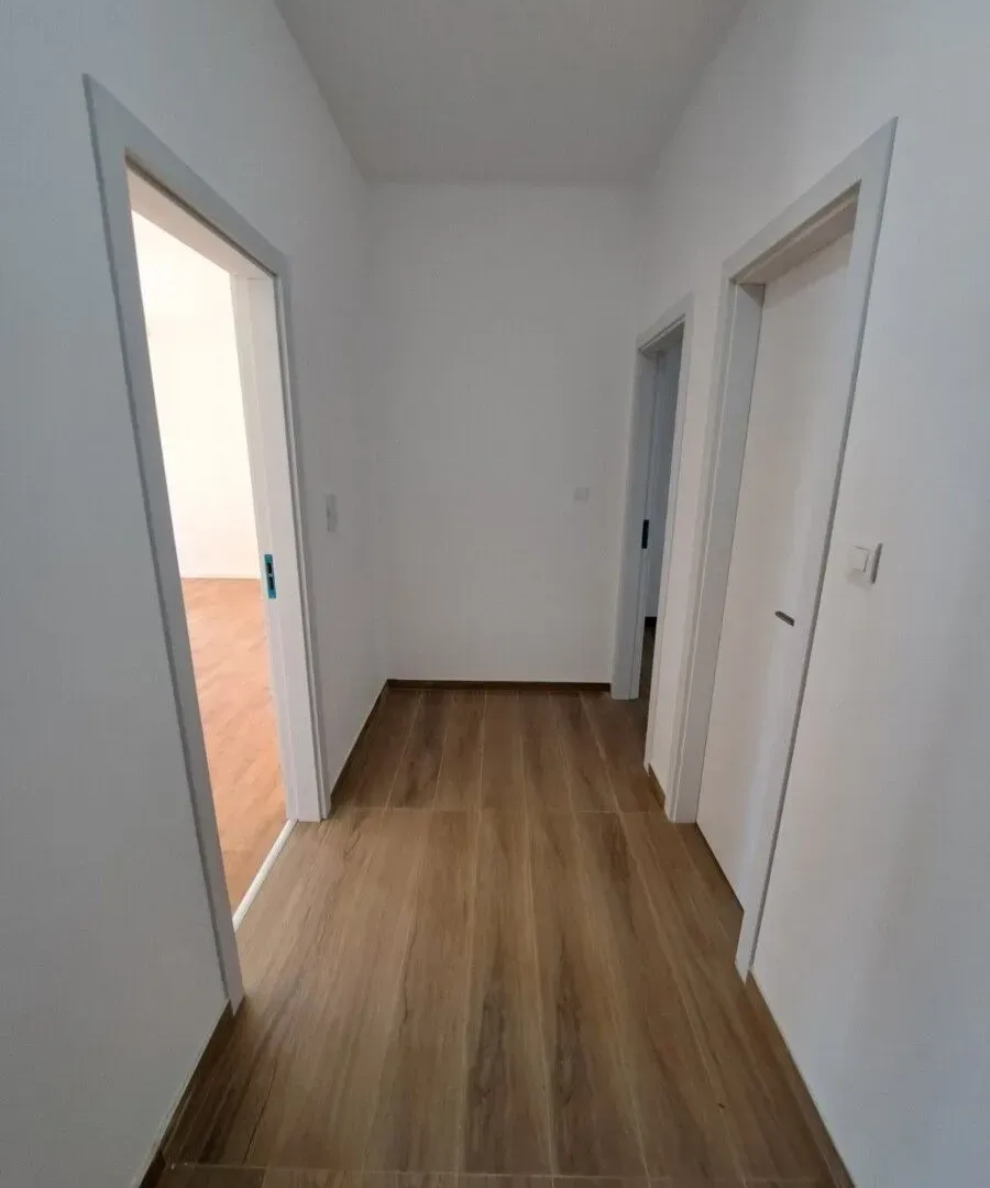 Prodaja, dvosoban stan, 64m², Tološi, Podgorica