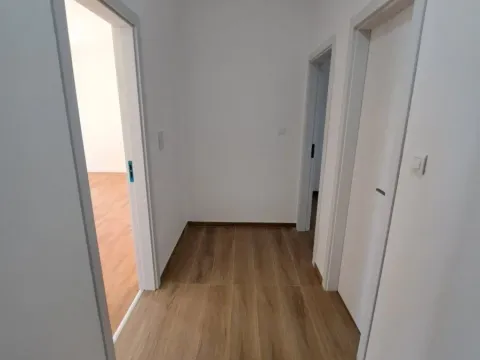 Prodaja, dvosoban stan, 64m², Tološi, Podgorica - image 4