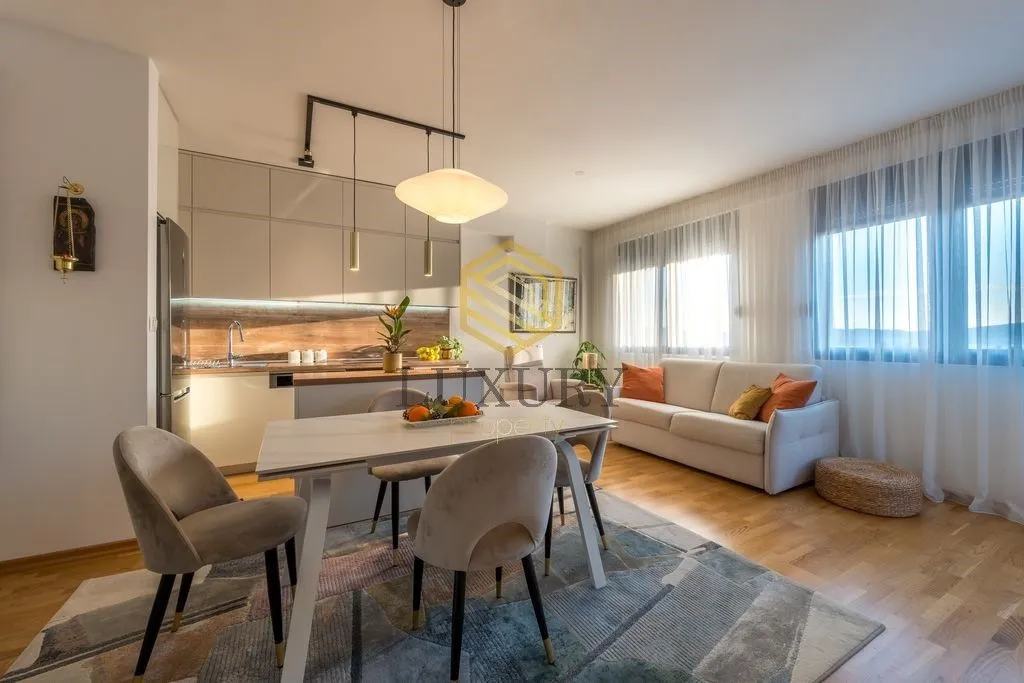 Prodaja, dvosoban stan, 63m², Pod Kuk, Tivat
