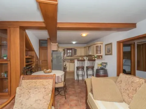 Izdavanje, kuća, 292m², Kotor, Crna Gora - image 7