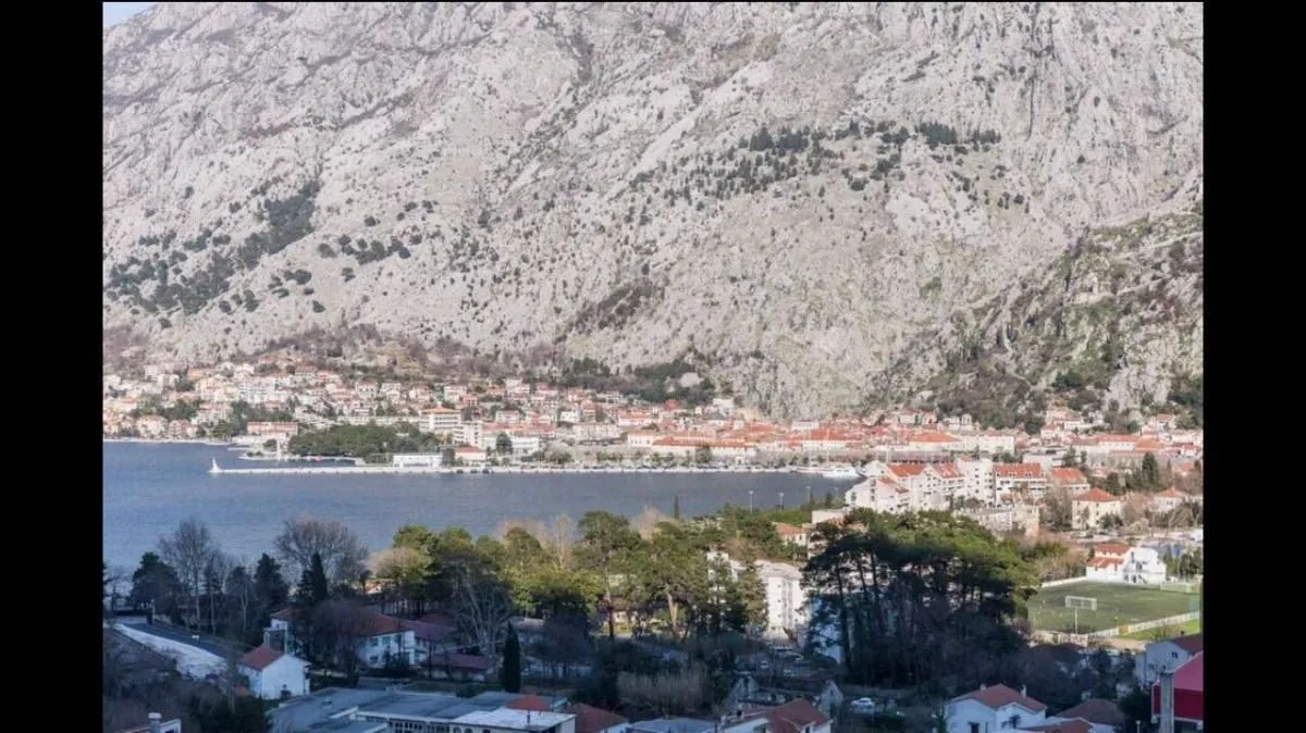 Rent, two bedroom apartment, 82m², Kotor, Crna Gora