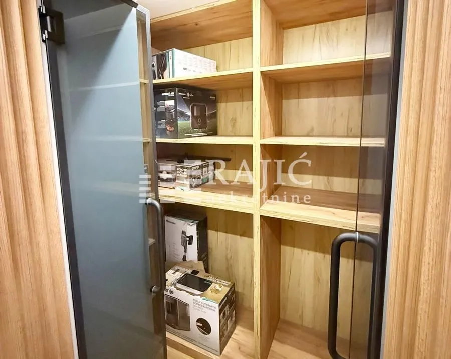 Rent, two bedroom apartment, 100m², Stari Grad, Beograd