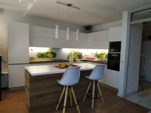Sale, three bedroom apartment, 116m², Cara Dušana, Novi Sad Sve Podlokacije - image 3