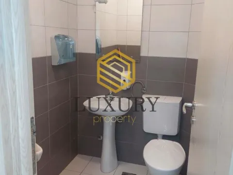 Rent, office space, 172m², 1 maj, Podgorica - image 4