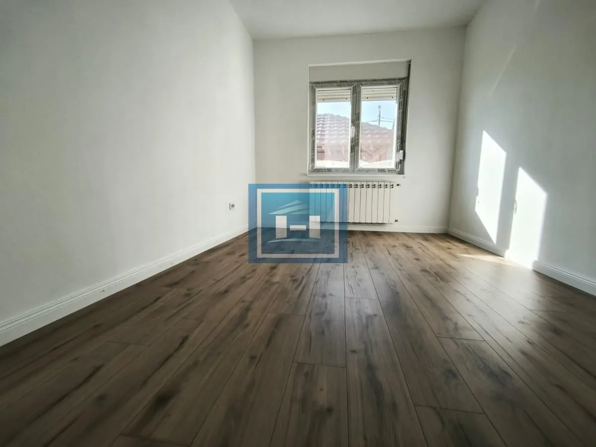 Prodaja, kuća, 400m², Varvarin, Srbija