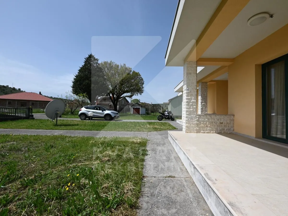 Sale, house, 200m², Rogami, Podgorica