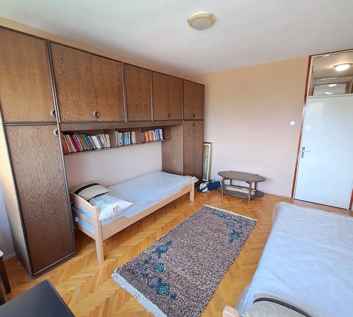 Izdavanje, dvosoban stan, 65m², Pejton, Podgorica