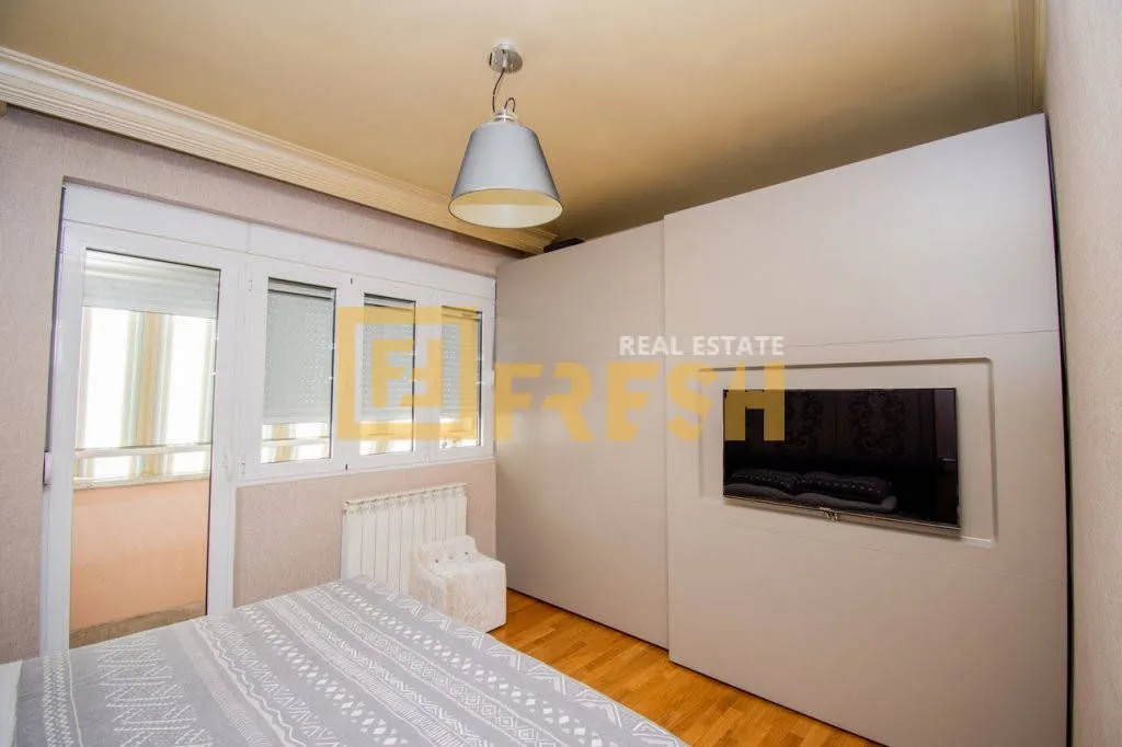 Prodaja, trosoban stan, 100m², Centar, Podgorica