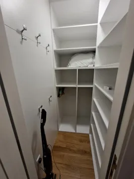 Izdavanje, četvorosoban stan, 105m², City Kvart, Podgorica - image 2