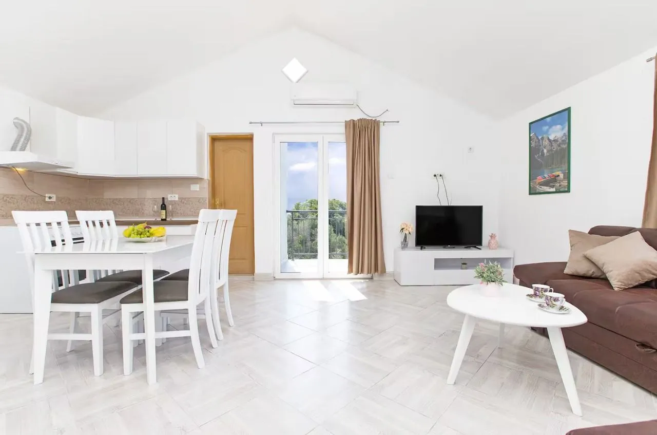 Rent, house, 110m², Tivat, Crna Gora