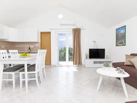 Rent, house, 110m², Tivat, Crna Gora - image 30