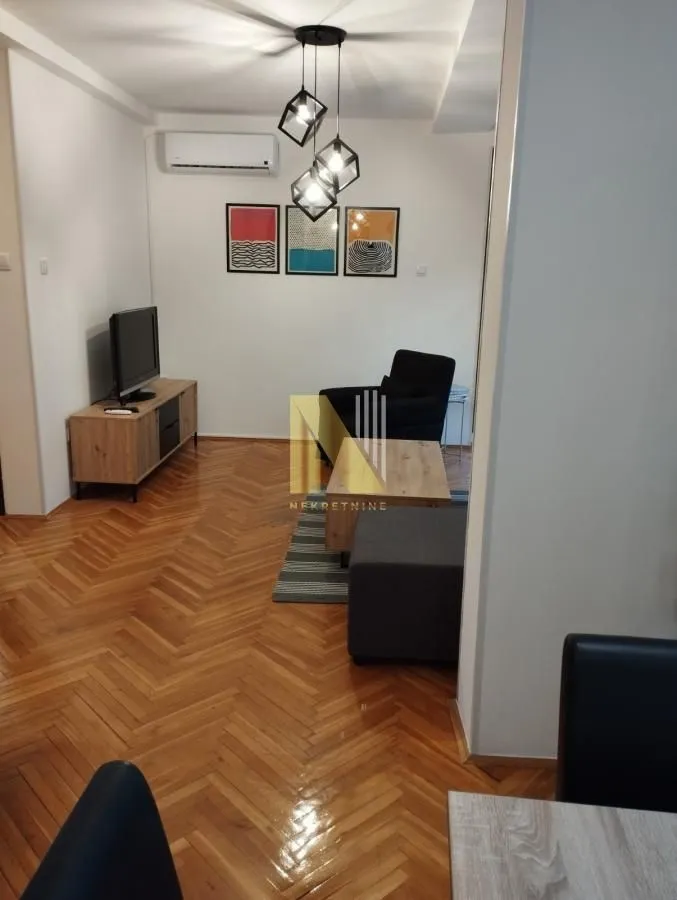 Izdavanje, dvosoban stan, 42m², Centar, Novi Sad