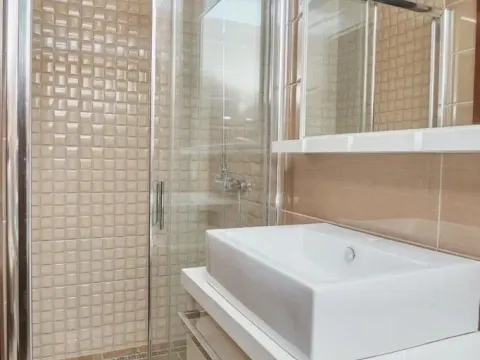 Sale, four bedroom apartment, 350m², Budva, Crna Gora - image 18