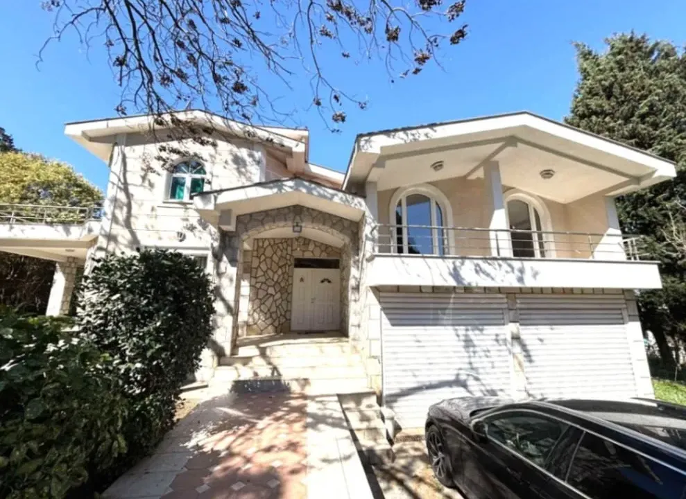 Izdavanje, kuća, 300m², Zagorič, Podgorica