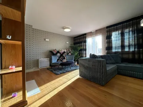 Izdavanje, četvorosoban stan, 250m², Tivat, Crna Gora - image 5