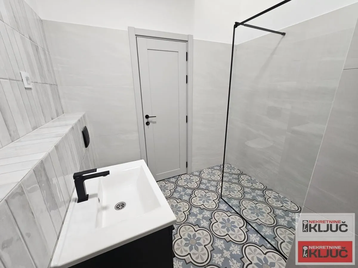 Prodaja, trosoban stan, 75m², Centar, Novi Sad